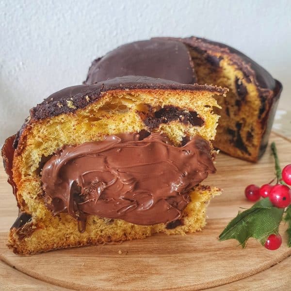 Panettone al cioccolato fondente e nocciole con crema Nocciola ---- peso 500gr